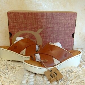 BORN Leather Sandals NIB 6